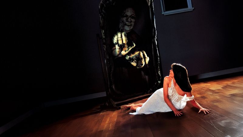 SPECIAL: Final Girl Berlin's Underdogs Marathon: MIRROR MIRROR Backdrop Image