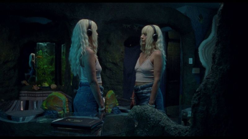 Sirens Call Backdrop Image